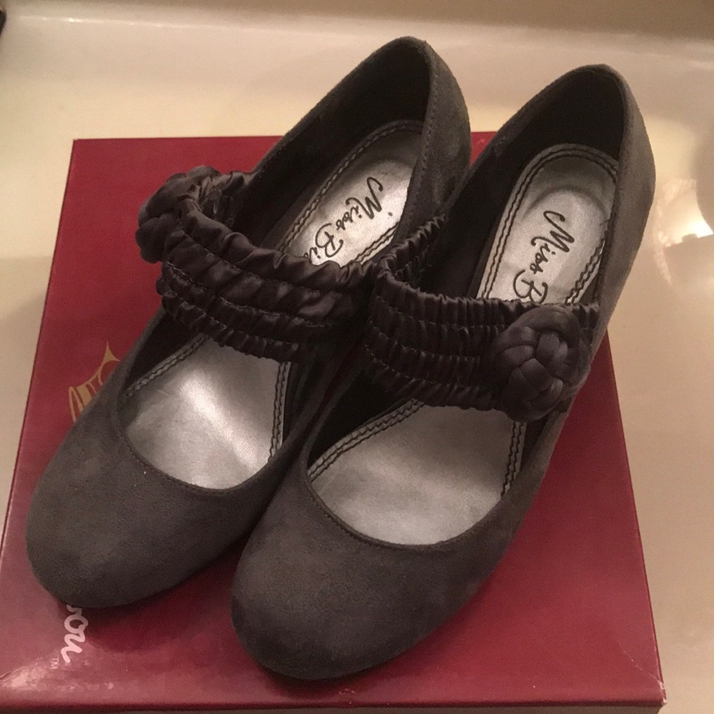 Gray wedge heel
